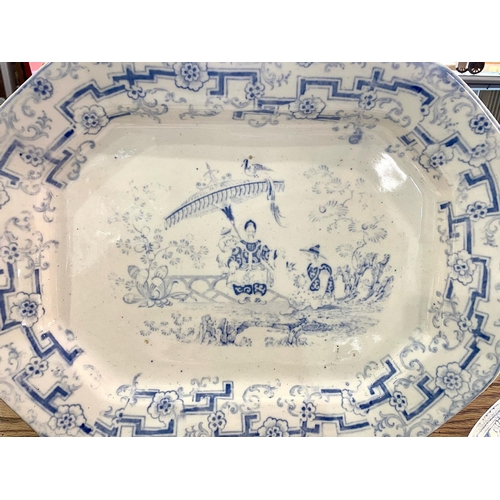 725 - Royal Albert 'Memory Lane' Part Dinner Service, comprising four 10'' dinner plates, three 8'' side p... 