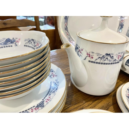 Togenkyo Japanese Tea/Dinner Service comprising 8 cups, saucers and