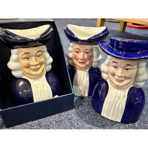 1435 - Box of Collectibles, including two Quaker men Toby Jugs and a Quaker man money box, Quaker Oats Comm... 