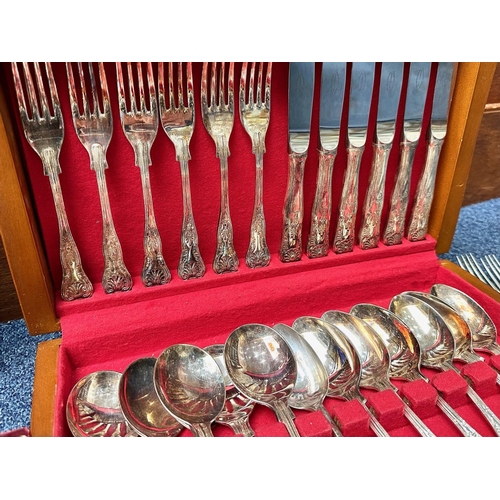 1558 - Collection of Silver Plated Ware, to include various assorted flatware, two canteens of cutlery, etc... 