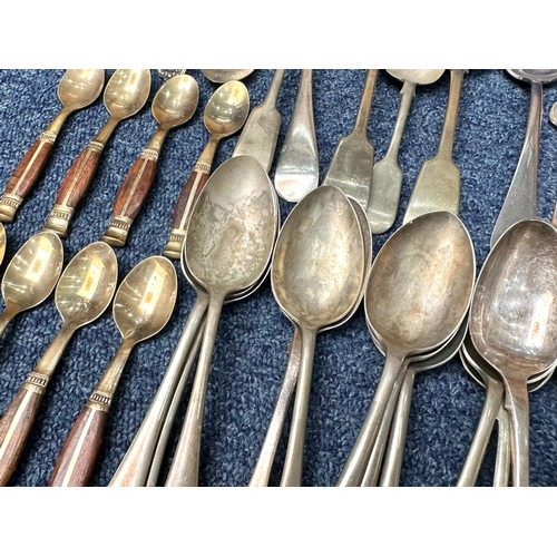 1558 - Collection of Silver Plated Ware, to include various assorted flatware, two canteens of cutlery, etc... 