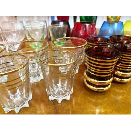 774 - Pink Whitefriars Style Lemonade Set, comprising a jug and six glasses, together with a box of assort... 