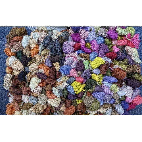 1498 - Crafting Enthusiast - Large Quantity of Pure Wool 'Anchor' Quality Tapestry Skeins, ideal for wool r... 