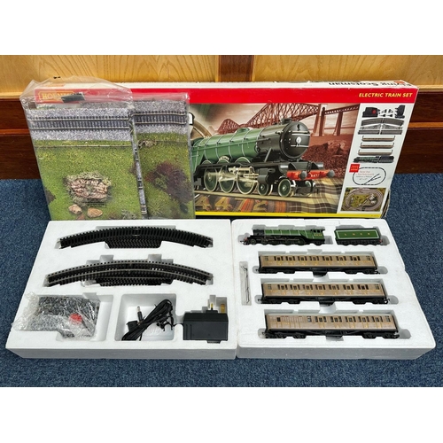 1513 - Hornby Flying Scotsman Electric Train Set, boxed, as new.