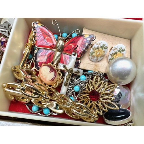 410 - Jewellery Box and Contents, Jewellery Box Full of Rings, Brooches, Pearls, Necklaces etc.