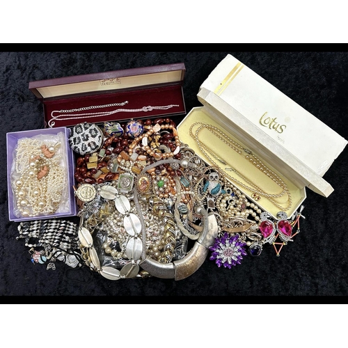 411 - Large Collection of Costume Jewellery. Includes Pearls, Beads, Pendants etc, Good Lot for Sorting.