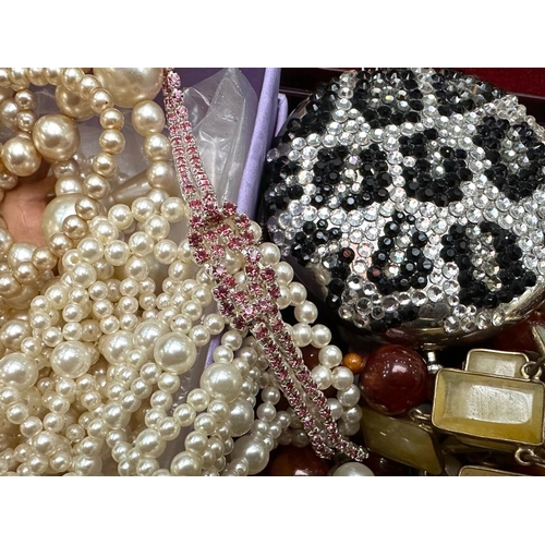 411 - Large Collection of Costume Jewellery. Includes Pearls, Beads, Pendants etc, Good Lot for Sorting.