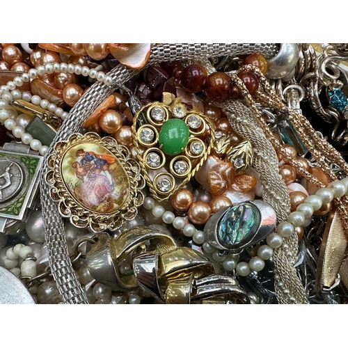 411 - Large Collection of Costume Jewellery. Includes Pearls, Beads, Pendants etc, Good Lot for Sorting.