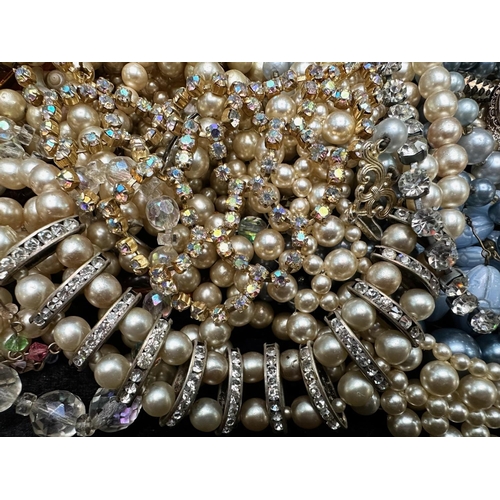 415 - Box of Vintage Costume Jewellery, comprising assorted pearl necklaces and chokers, beads, pendants, ... 