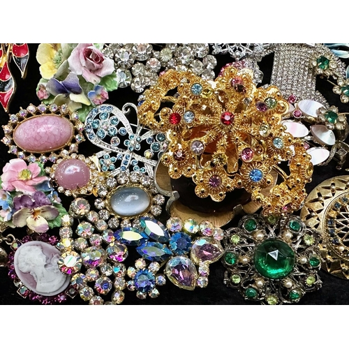 428 - Large Collection of Vintage Brooches. Large Collection of Brooches, Many Designs, Mostly Stone Set.