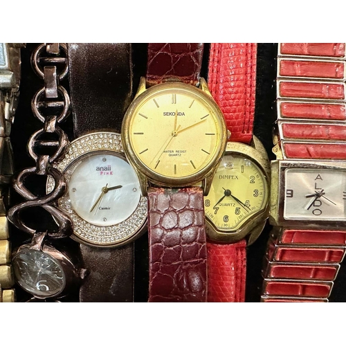 441 - Bag of Assorted Fashion Watches, gents and ladies, comprising leather and bracelet straps, including... 