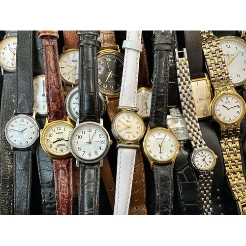 442 - Bag of Assorted Fashion Watches, gents and ladies, comprising leather and bracelet straps, including... 