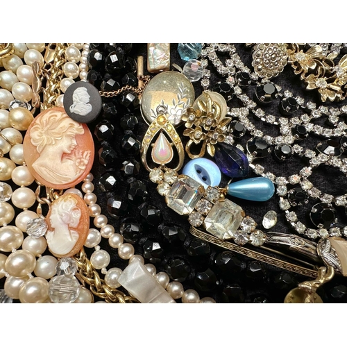 451 - Box of Costume Jewellery, including bracelets, brooches, beads, bangles, rings, pearls, etc.