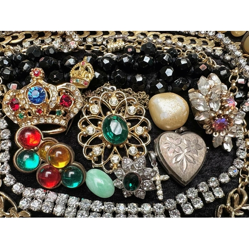 451 - Box of Costume Jewellery, including bracelets, brooches, beads, bangles, rings, pearls, etc.