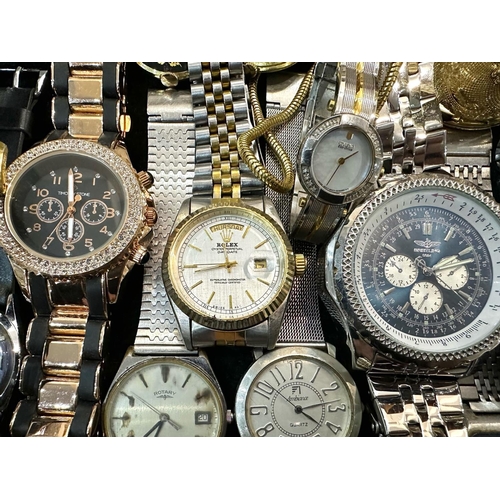 455 - Bag of Assorted Fashion Watches, gents and ladies, comprising leather and bracelet straps, including... 