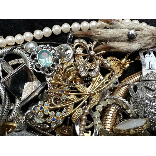 460 - Box of Costume Jewellery, including earrings, bracelets, brooches, pearls, cuff links, hat pins, etc... 