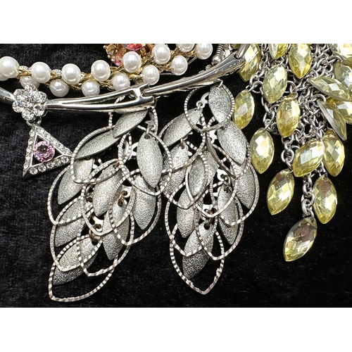 481 - Collection of Vintage Costume Jewellery, comprising pearls, necklaces, bangles, brooches, chains, pe... 