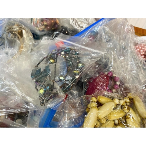 499 - Box of Costume Jewellery, mostly modern, comprises pearls, beads, brooches, etc. Ideal market or car... 