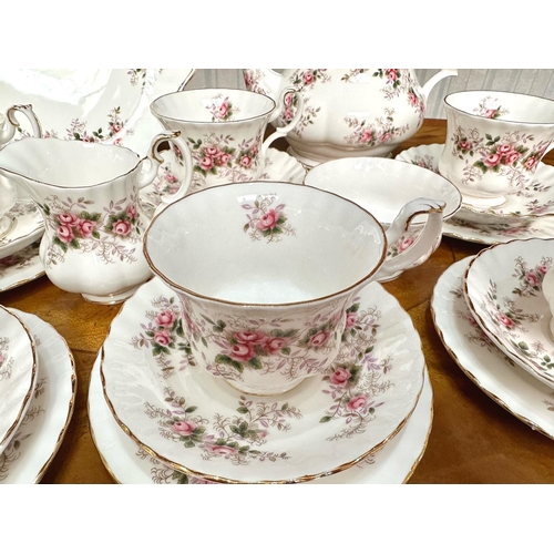 606 - Royal Albert 'Lavender Rose' Tea Service,  comprising a teapot, milk jug, sugar bowl, six cups and s... 