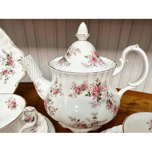 606 - Royal Albert 'Lavender Rose' Tea Service,  comprising a teapot, milk jug, sugar bowl, six cups and s... 