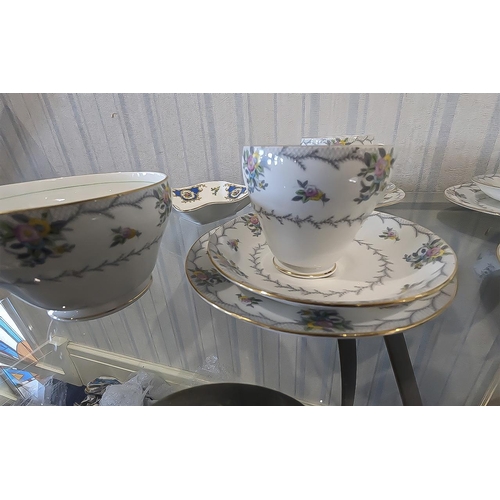 639 - Grafton China Tea Service 'Pevensey', including six tea cups, six saucers, six side plates, sugar bo... 