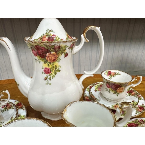 653 - Royal Albert 'Old Country Roses' Tea Set, comprising tea pot, milk jug, sugar bowl, five cups, five ... 