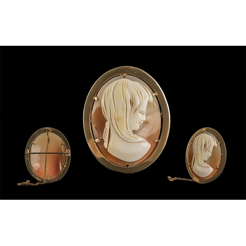 480 - Ladies Excellent Quality 9ct Gold Shell Cameo of Oval Form, Depicts The Raised Image of the Portrait... 