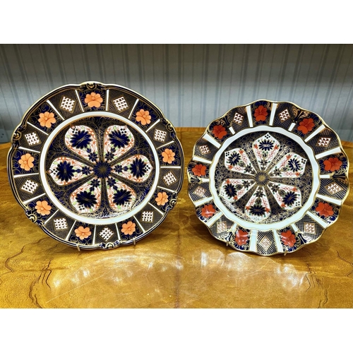 516 - Two Royal  Crown Derby Plates comprising a 9'' circular shaped edge and an 8'' scalloped edge plate.