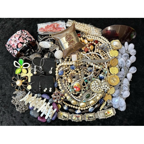 397 - Box of Vintage Costume Jewellery, comprising assorted beads, pearls, necklaces, bracelets, chains, v... 