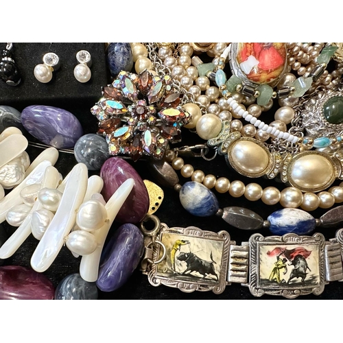 397 - Box of Vintage Costume Jewellery, comprising assorted beads, pearls, necklaces, bracelets, chains, v... 