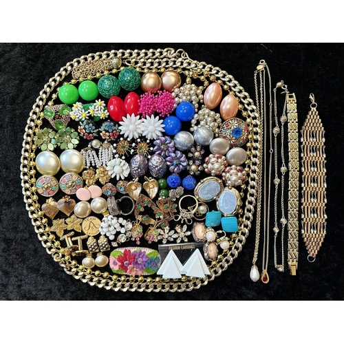 484 - Collection of Vintage Earrings. Costume Jewellery, Earrings, Necklaces etc.