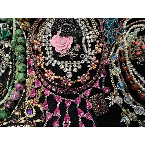 486A - Collection of Costume Jewellery. Good Collection of Costume Jewellery.