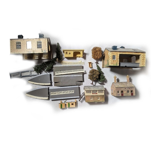 1503 - Hornby Train Interest OO Gauge Set To include Bachmann Branch Line Gresley A4 Limited Edition Hornby... 