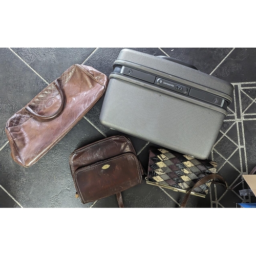 1519 - Collection of Ladies Leather Handbags - To Include 2 x Brown Leather The Bridge Bags (1) Hand held a... 