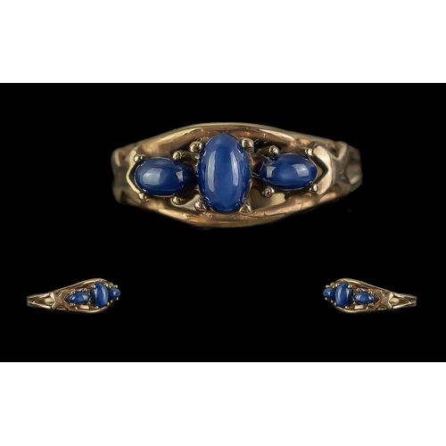 191A - 14ct Gold Pleasing Quality 3 Stone Cabochon Cut Sapphire Set Dress Ring.  The raised Sapphires of go... 