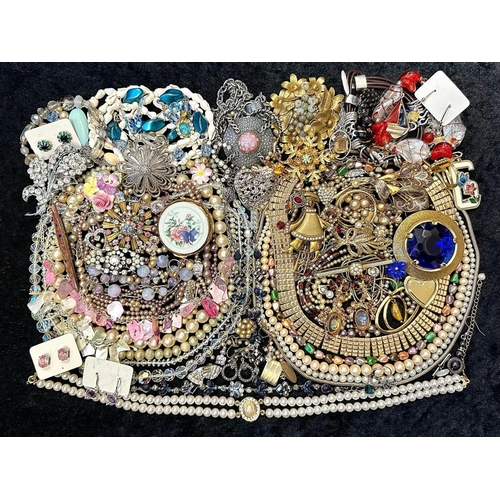 408 - Collection of Quality Vintage Costume Jewellery, comprising beads, crystal necklaces, brooches, bead... 