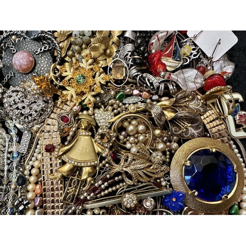 408 - Collection of Quality Vintage Costume Jewellery, comprising beads, crystal necklaces, brooches, bead... 