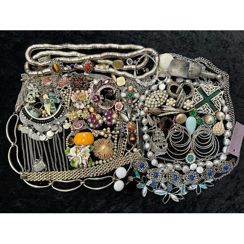 409 - Collection of Quality Vintage Costume Jewellery, comprising beads, crystal necklaces, brooches, bead... 