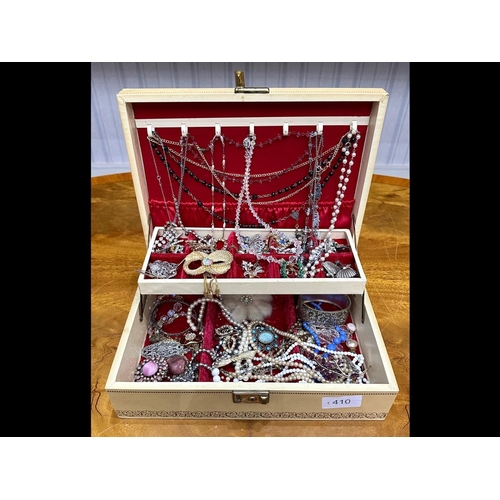 410 - Jewellery Box Containing a Quantity of Quality Vintage Costume Jewellery, including brooches, neckla... 