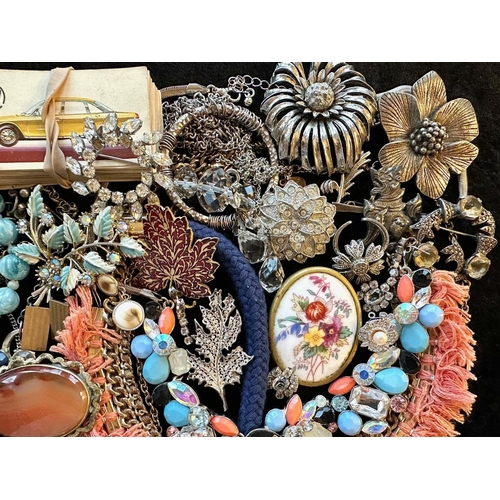 412 - Collection of Vintage Costume Jewellery, comprising pendants,  crystal necklaces, brooches, bracelet... 