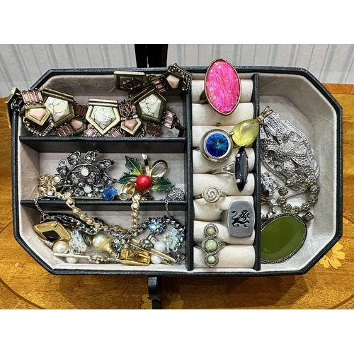 415 - Jewellery Box Containing a Quantity of Quality Vintage Costume Jewellery, including brooches, neckla... 