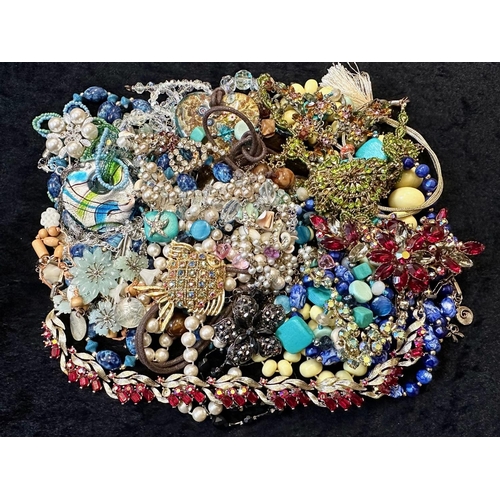 416 - Collection of Costume Jewellery, comprising beads, pearls, crystal necklaces, brooches, bracelets, b... 