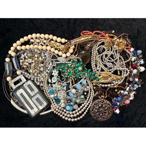 417 - Collection of Costume Jewellery, comprising beads, pearls, crystal necklaces, brooches, bracelets, b... 