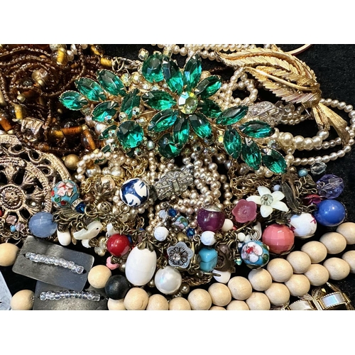 417 - Collection of Costume Jewellery, comprising beads, pearls, crystal necklaces, brooches, bracelets, b... 