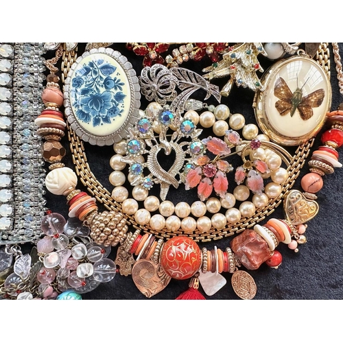 419 - Collection of Quality Vintage Costume Jewellery, comprising beads, crystal necklaces, brooches, brac... 