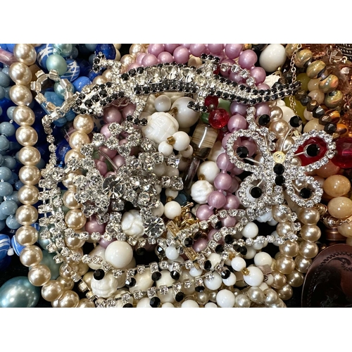 422 - Collection of Quality Vintage Costume Jewellery, comprising beads, crystal necklaces, brooches, brac... 