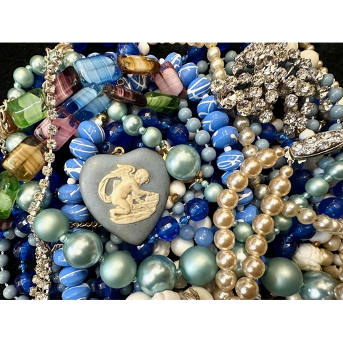 422 - Collection of Quality Vintage Costume Jewellery, comprising beads, crystal necklaces, brooches, brac... 