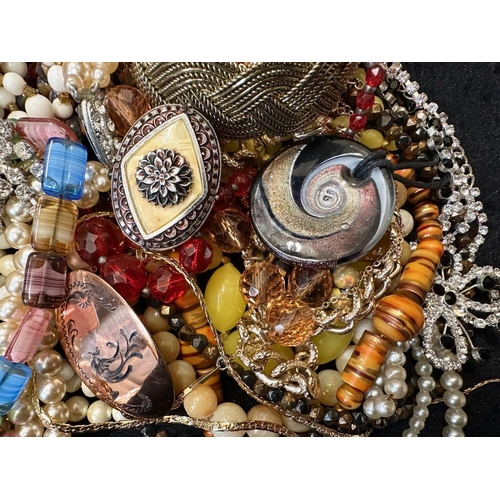 422 - Collection of Quality Vintage Costume Jewellery, comprising beads, crystal necklaces, brooches, brac... 