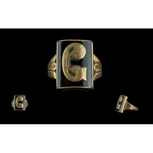 127 - Gents 9ct Gold & Black Enamel Signet Ring - Letter G.  Full hallmark to interior of fancy shank.  Ri... 