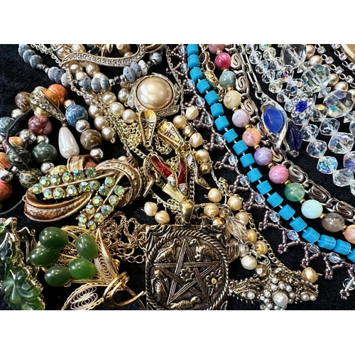 373 - Collection of Costume Jewellery, comprising beads, pearls,  necklaces, brooches, bracelets, beads, e... 